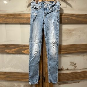 711 Skinny Mid Rise Levi’s Jeans